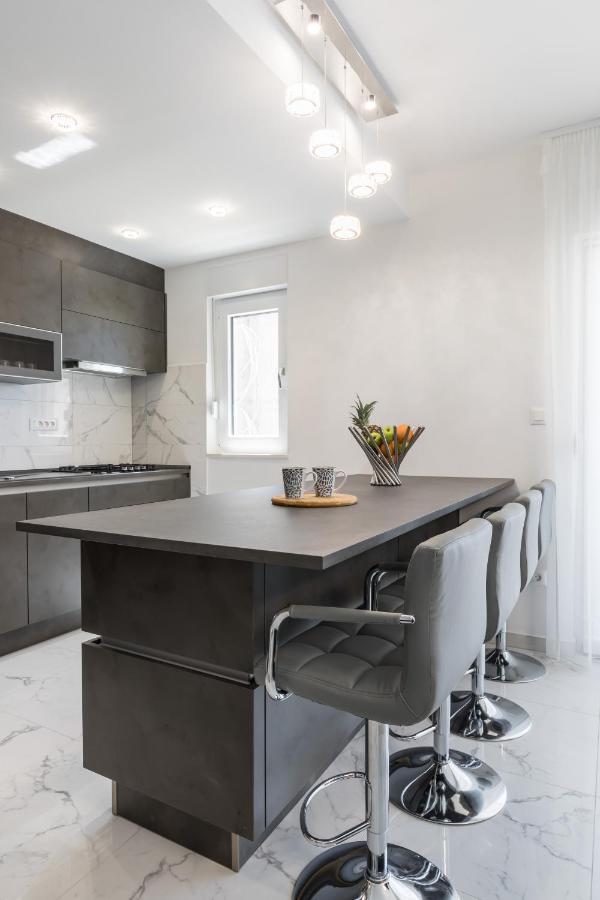 Elysian Zen Luxury Apartment - Two Bedroom Apartment With Terrace And Sea View Сплит Екстериор снимка